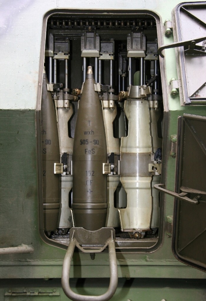Bích kích pháo tự hành 152mm SpGH DANA